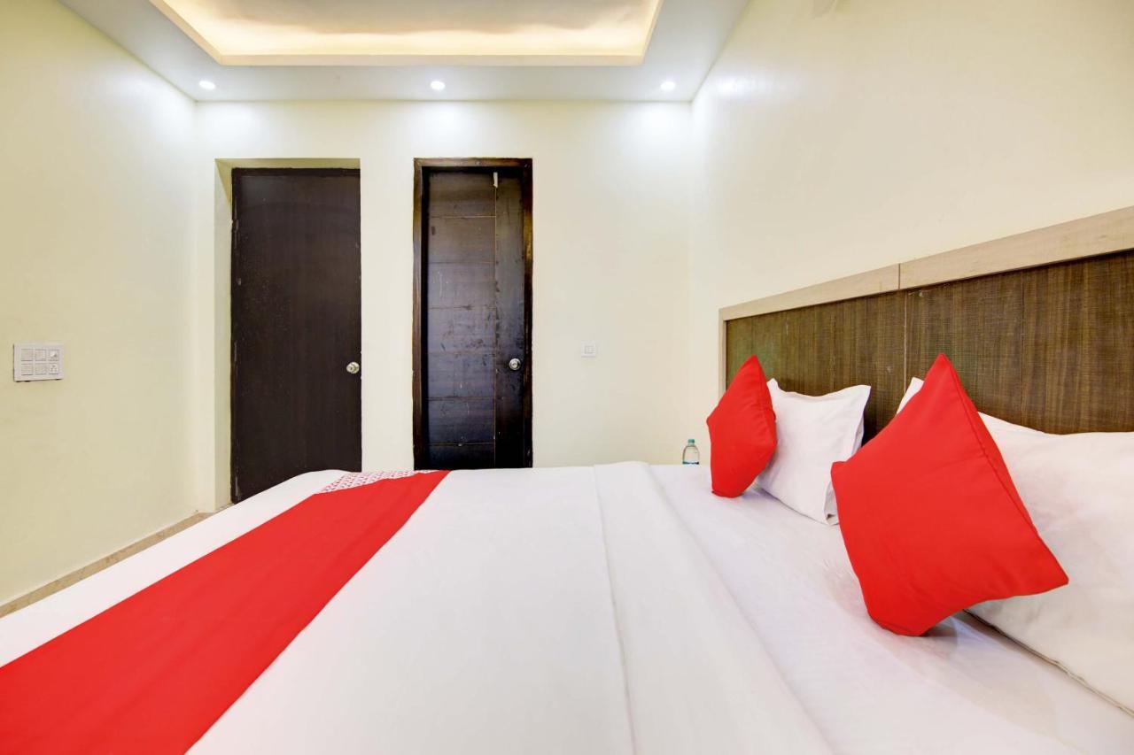 Hotel Oyo White House Noida Exterior foto